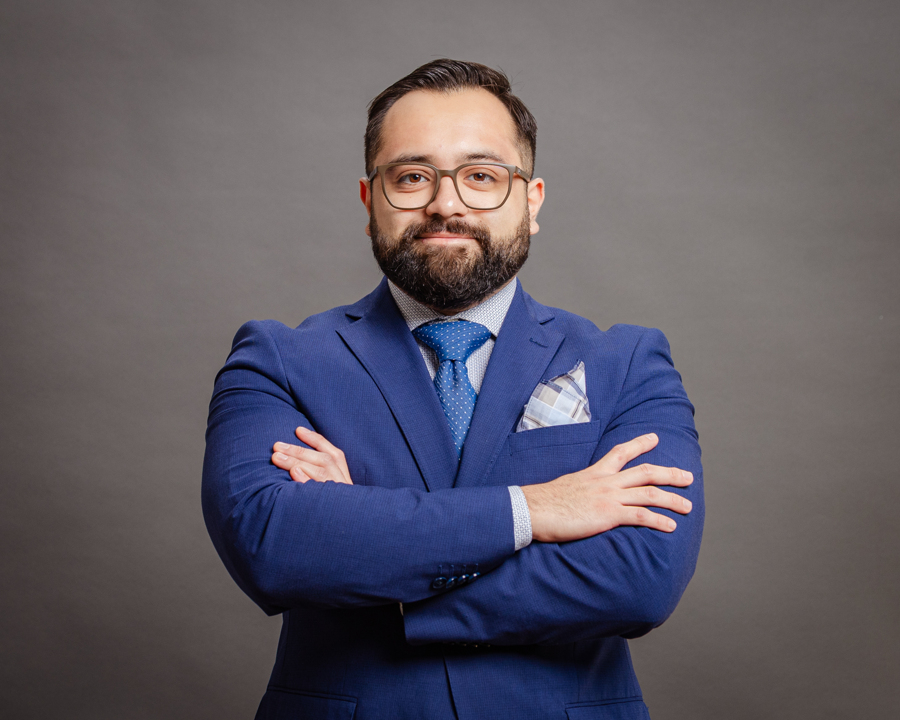 DOCTOR EMILIO NOVELO CRUZADO DE BRAZOS