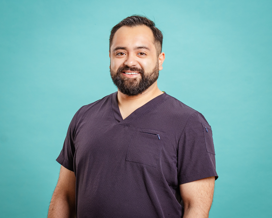 DOCTOR EMILIO NOVELO SONRIENDO